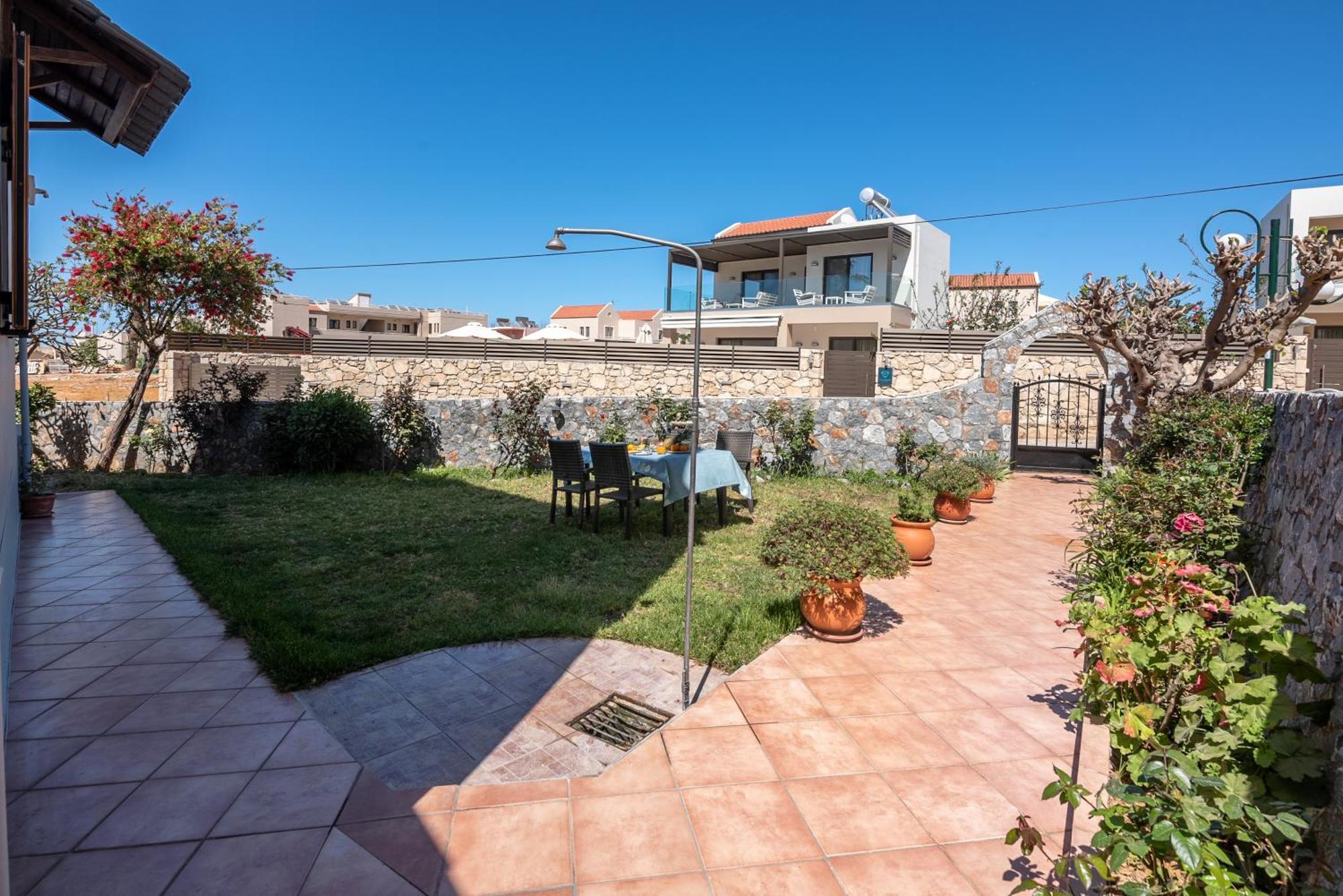 Litinakis Studios Sea View & Litinakis Studios Garden View 700 Meters Away Agia Marina  Ngoại thất bức ảnh